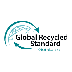 Global Recycled Standard (GRS) tillader mærkning af produkter, der beviseligt består af mindst 50 % certificeret genbrugsmateriale. Formålet med GRS er at øge brugen af genbrugsmaterialer og reducere negative sociale, miljømæssige og kemiske påvirkninger i produktionen. Samtidig skal miljøvenlig og socialt ansvarlig genanvendelse fremmes i hele forsyningskæden. Flere oplysninger på: https://textileexchange.org/standards/
ABOUT YOU SE & CO. KG er GRS-certificeret af ICEA (ICEA-TX-3714). Kun produkter, der bærer GRS-mærket og -anprisningen, er certificerede.